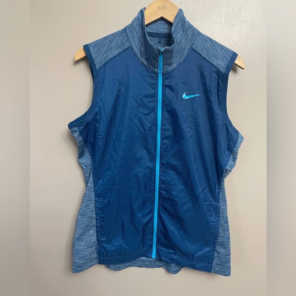 Nike women’s size medium Hyperlift Tour Performance Blue Vest